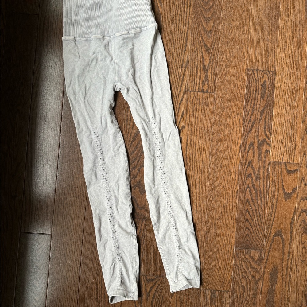 🏷️ NWOT FP Movement Good Karma Leggings | Ice Grey Size XS/S - Picture 5 of 7